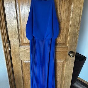 Elegant Pleated Midi Dress in Royal Blue